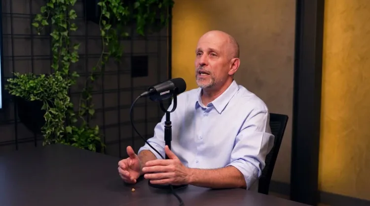 Dr. Douglas Bonavito na entrevista